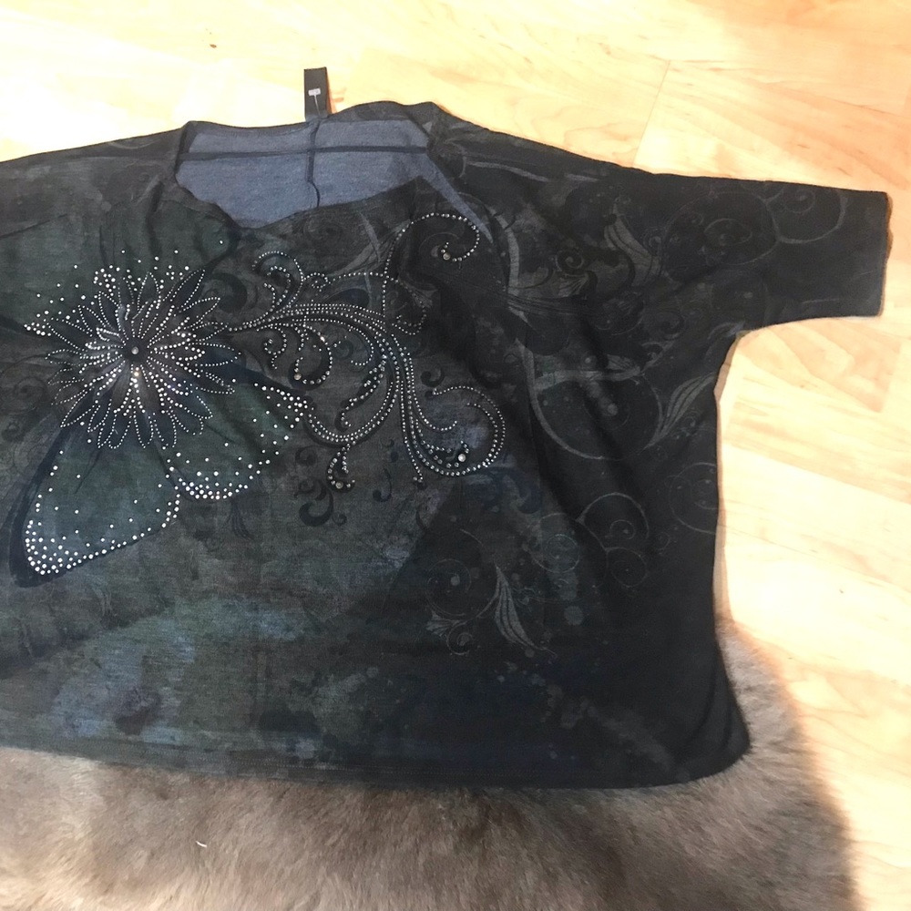 NWOT Medium Angel Flowy Top